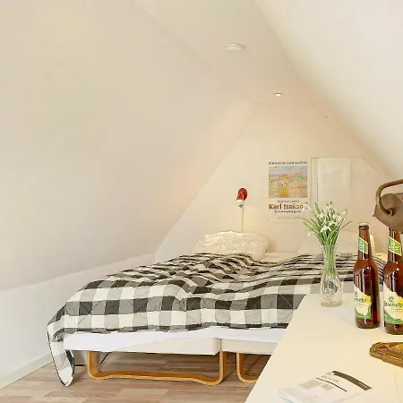 Two-bedroom Holiday In Nexo 1 Langedeby